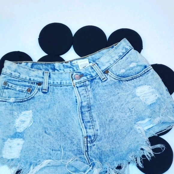 Vintage Levis 501 Distressed Shorts .. Size 15M